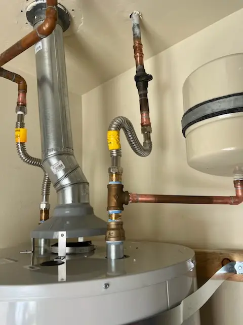Water heater installation and plumbing repair in Windcrest
